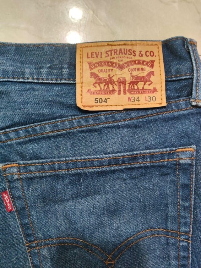 Authentic Levis jeans - Image 6