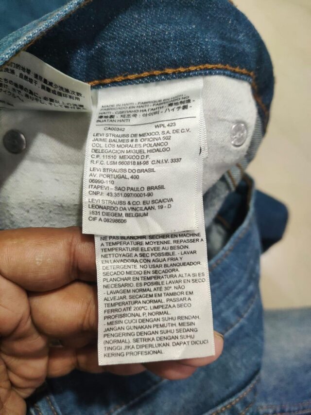Authentic Levis jeans - Image 5