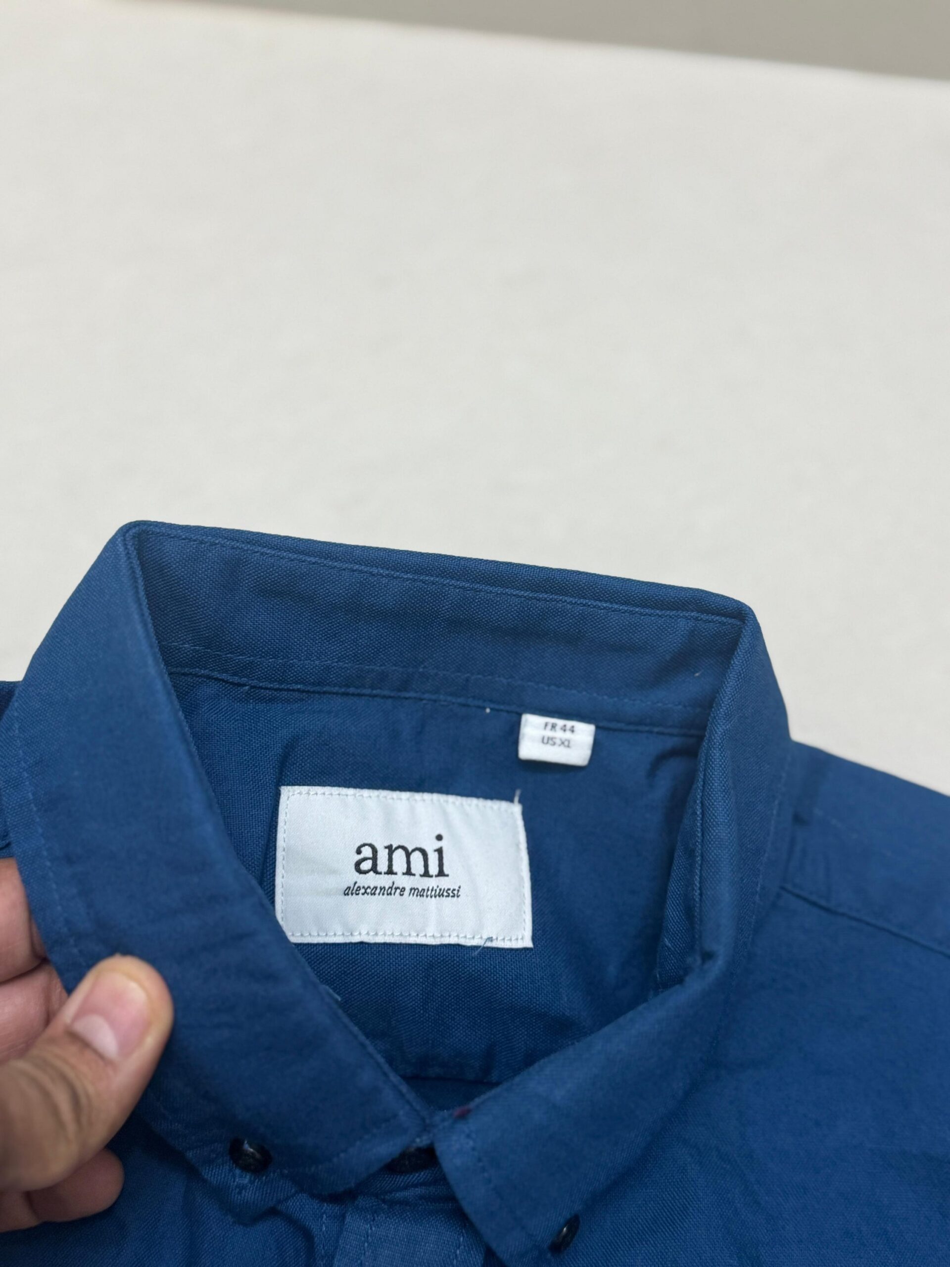 Authentic ami paris
Size xl /44
Mrp 16,999-/
Deal price ₹1099-/ - Image 2