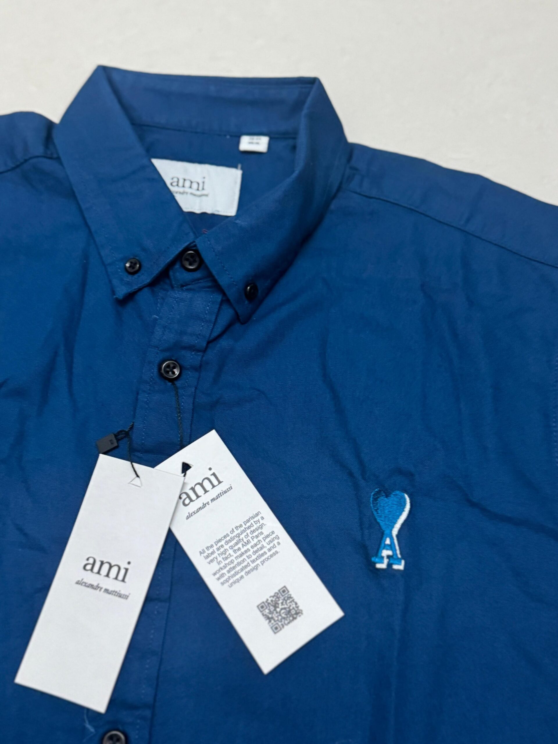 Authentic ami paris
Size xl /44
Mrp 16,999-/
Deal price ₹1099-/ - Image 4