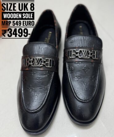 Authentic Louis Vuitton shoes
Size uk 8
Wooden sole
Mrp 549 euro
₹3499-/