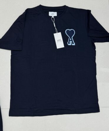 Authentic Ami Paris
Size s/40
₹499-/