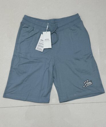 Authentic Ami Paris shorts
Size xxL (waist 38)
( made in Portugal)
₹499-/