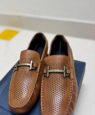 Authentic cole haan
Size uk 8
₹2199-/