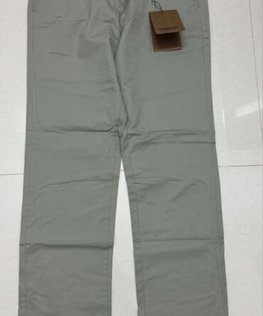 Authentic hugo boss chinos
Size 34-Made in Turkey
Straight fit
length 41 and bottom 16 inches 
Deal price ₹1599-/