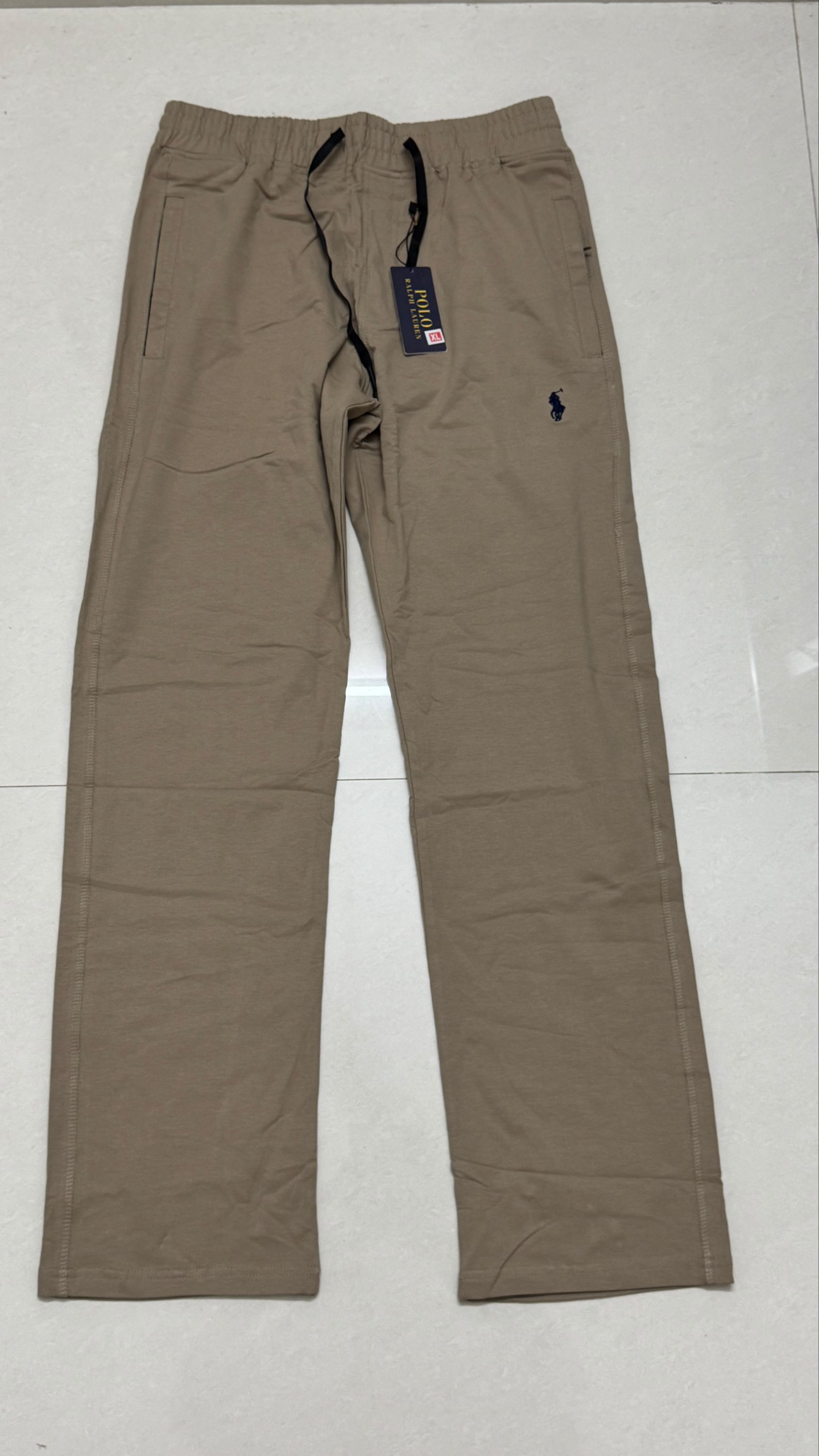 Authentic Ralph lauren lower
Size xl fits 34 easily
Zip pockets
Straight fit cotton fabric
₹1199-/