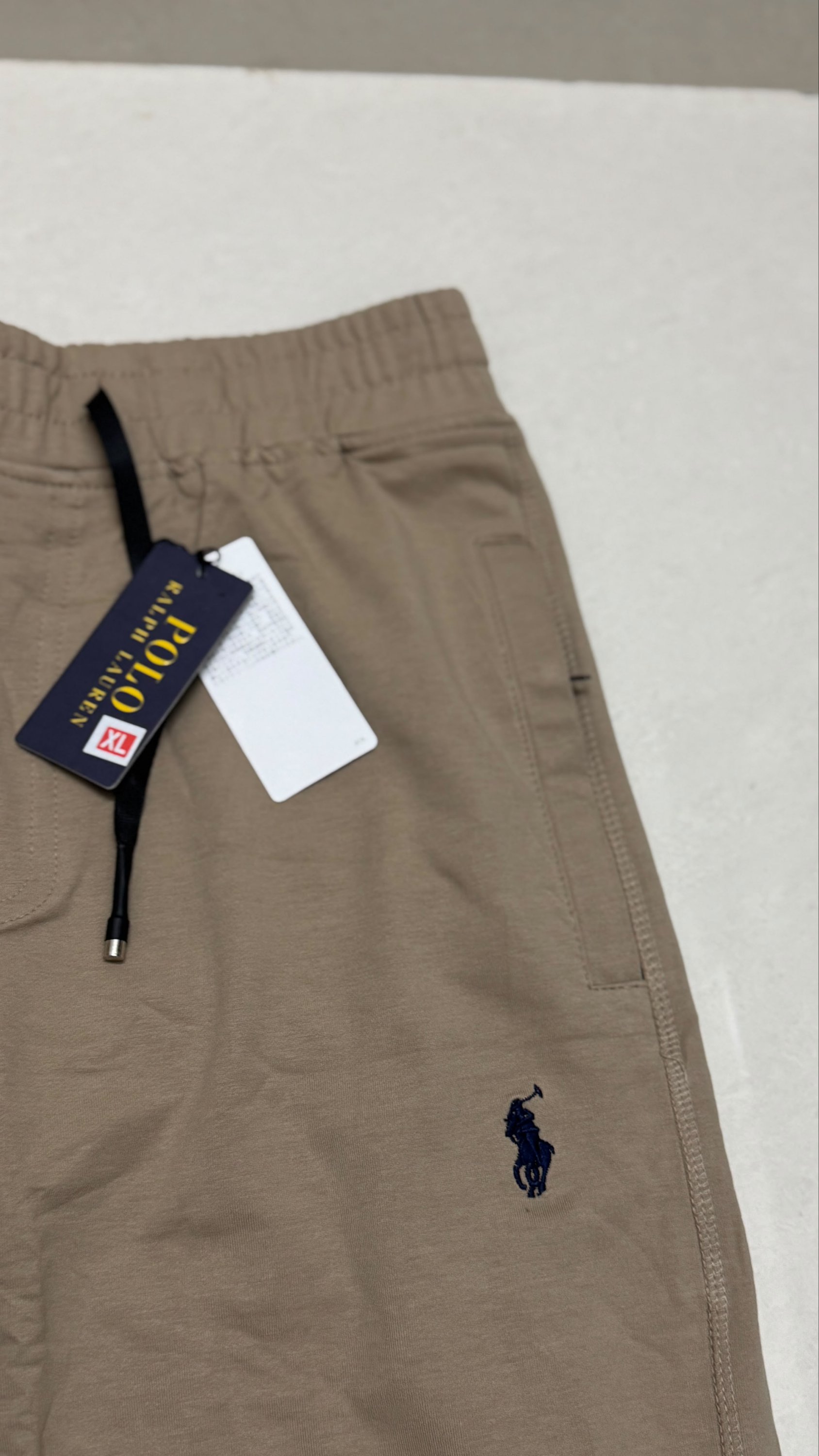 Authentic Ralph lauren lower
Size xl fits 34 easily
Zip pockets
Straight fit cotton fabric
₹1199-/ - Image 2
