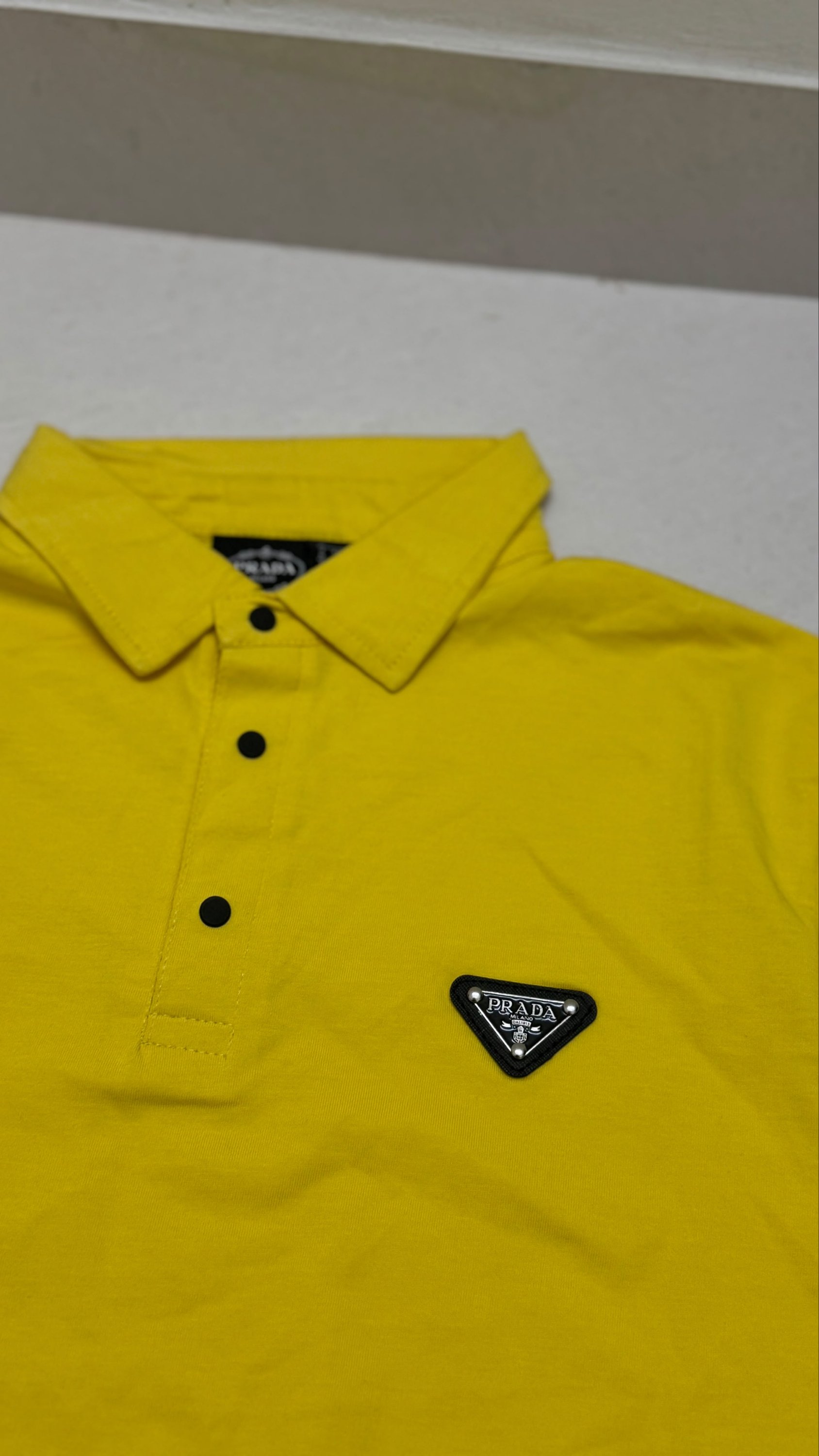 Prada t shirt
Size m/40
₹699-/ - Image 3