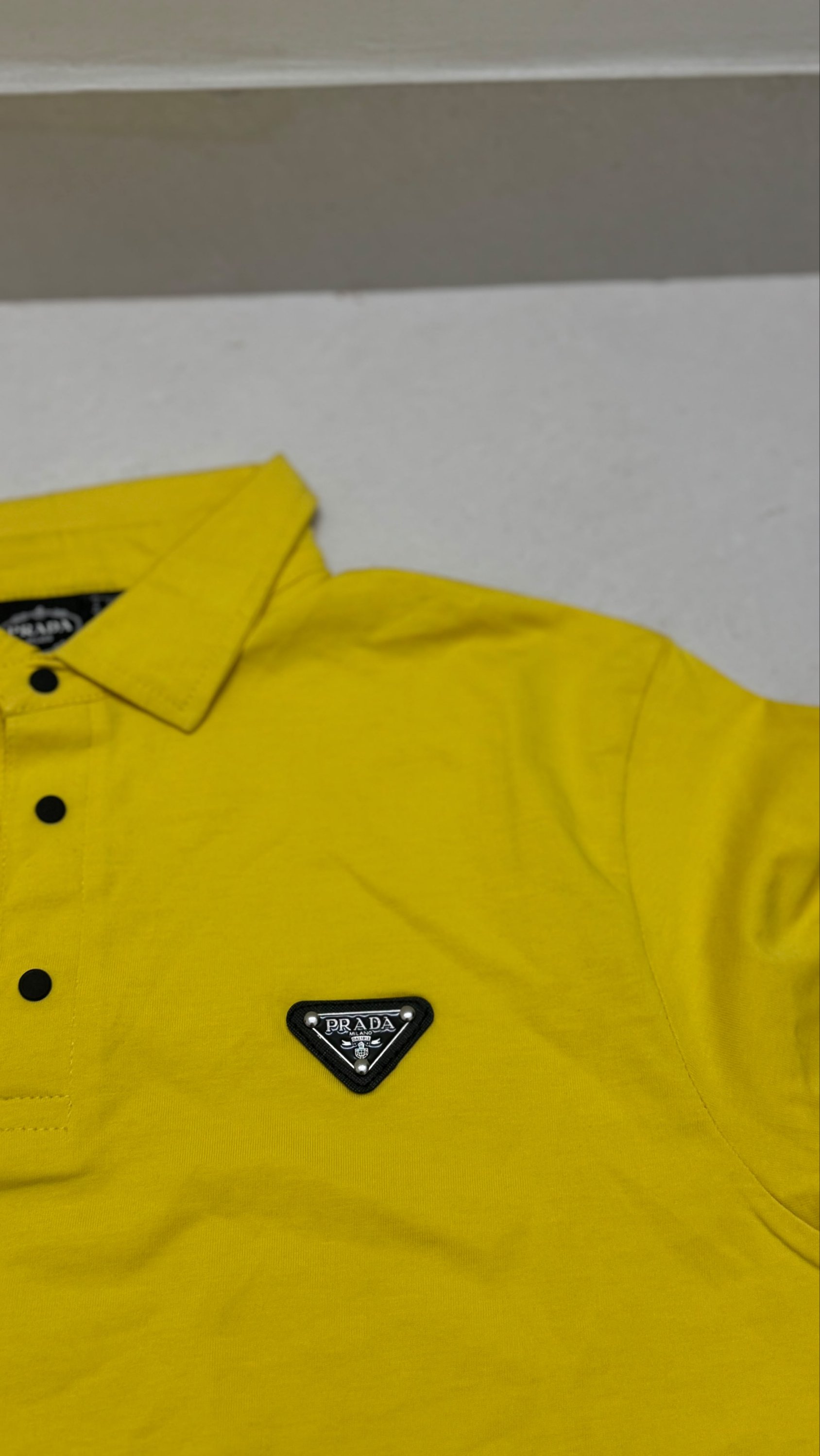 Prada t shirt
Size m/40
₹699-/ - Image 2