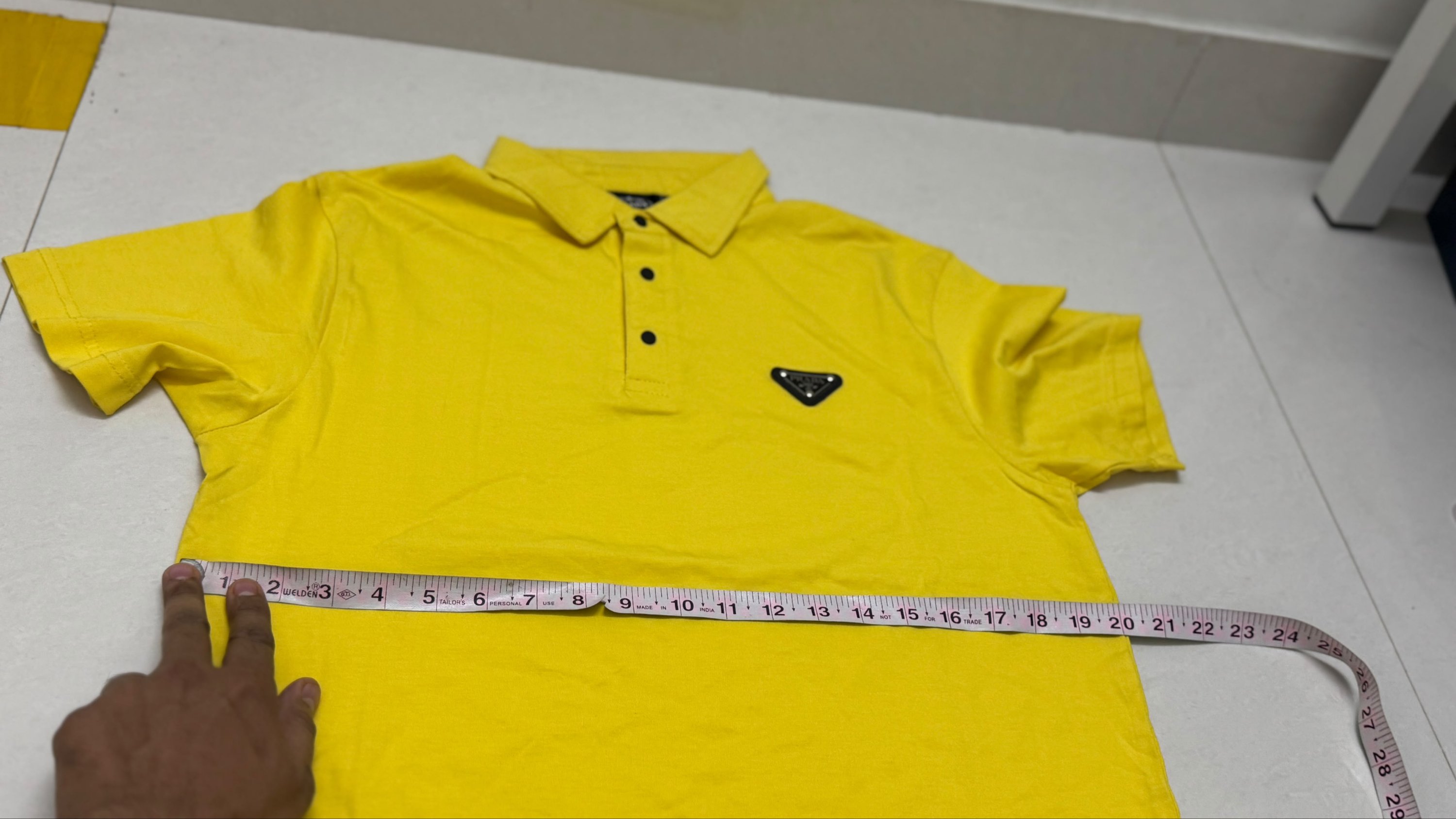 Prada t shirt
Size m/40
₹699-/ - Image 4