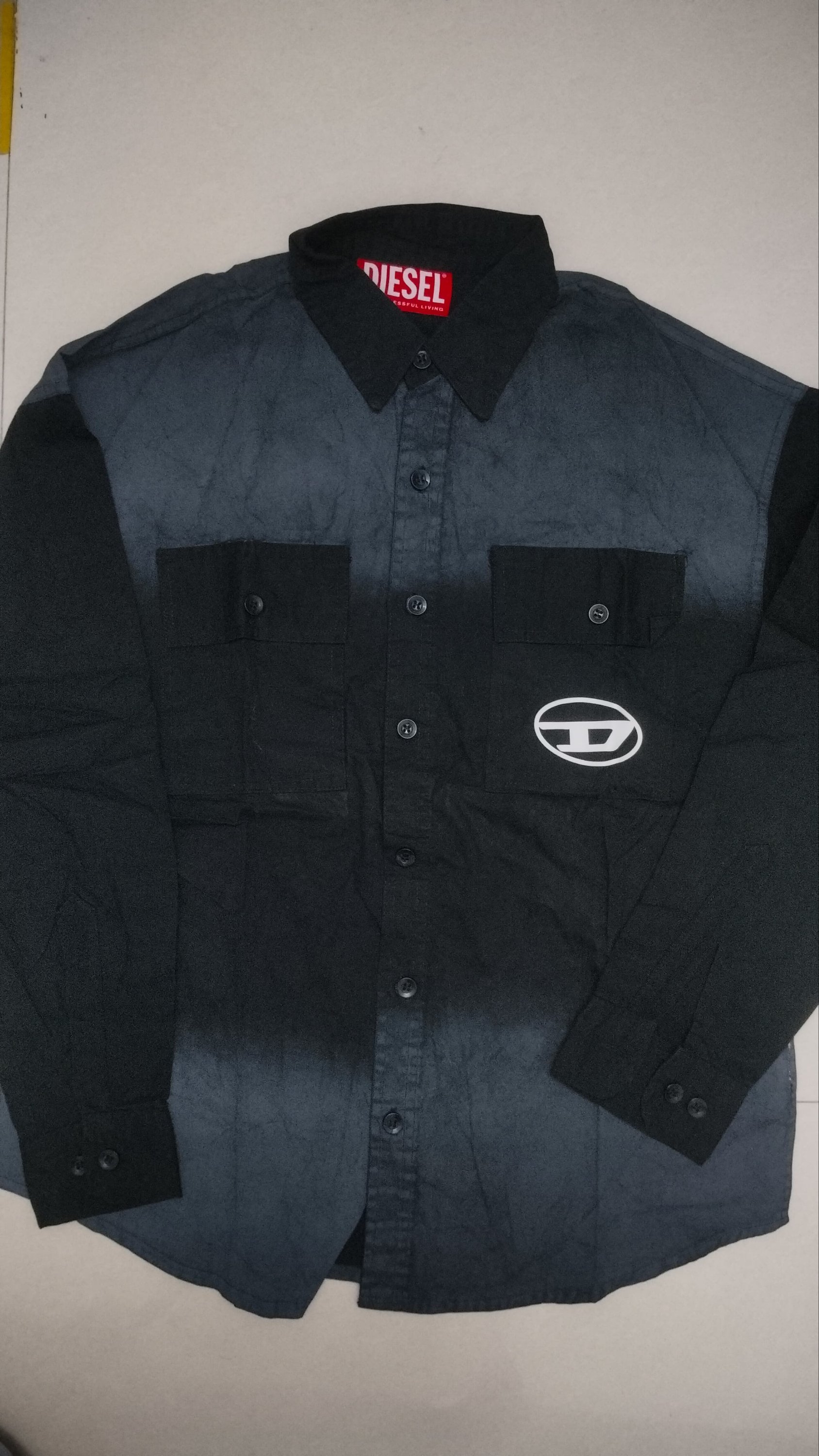 Diesel shirt
Size L/44
₹899-/