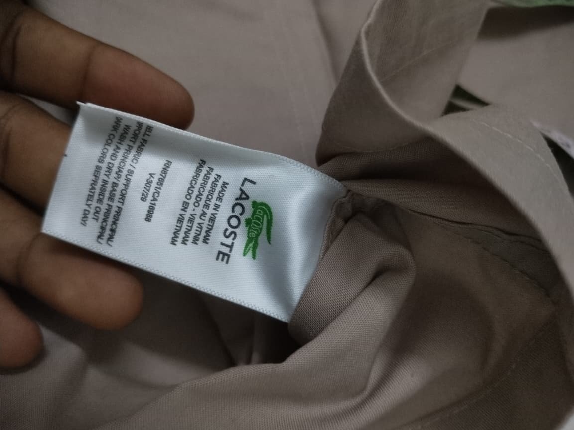 Lacoste shirt
Hunter shirt
Size xl /44
₹699-/ - Image 3