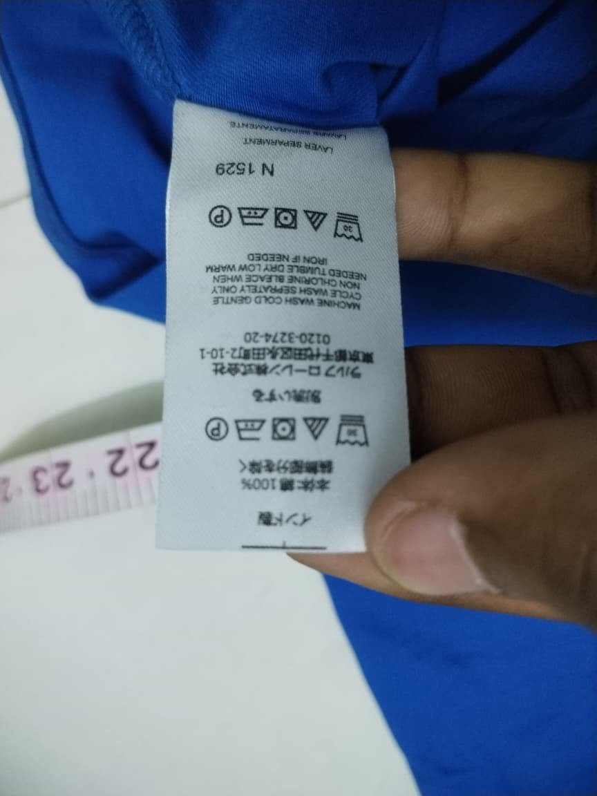 Armani exchange t shirt
Size xl/42
₹650-/ - Image 2