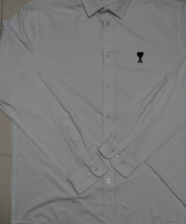 Ami Paris
Super stretching Japanese fabric 
Size xl /46
₹899-/