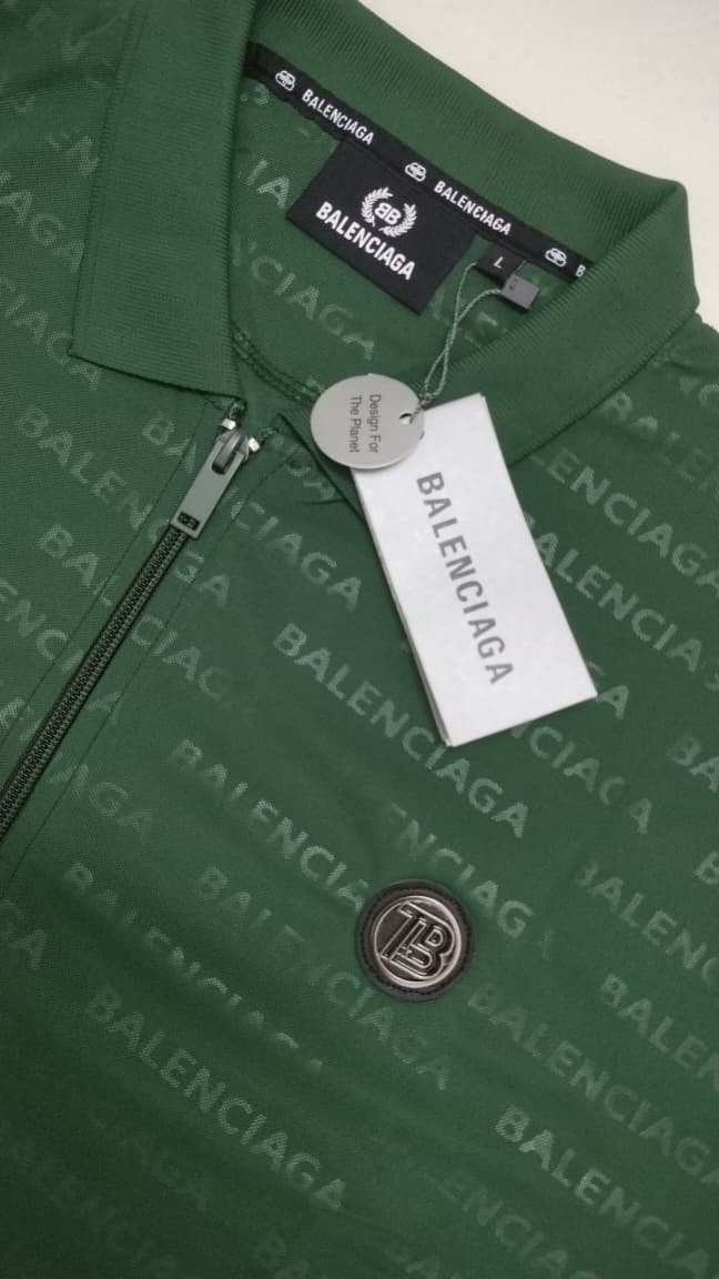Balenciaga t shirt
Size m/40
₹699-/ - Image 3