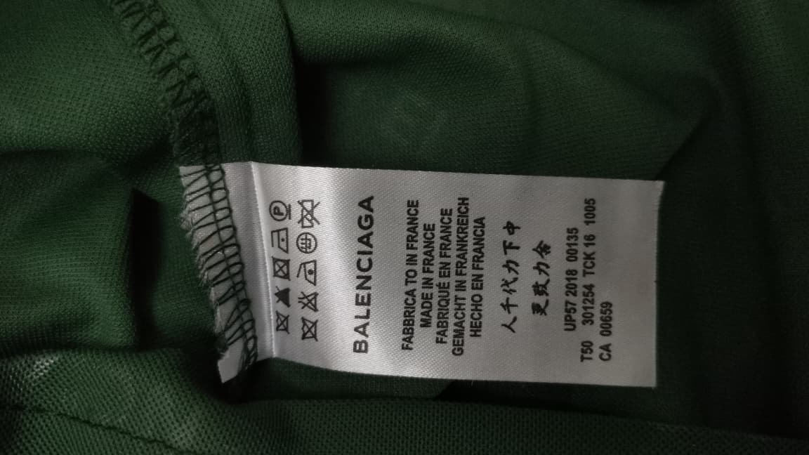 Balenciaga t shirt
Size m/40
₹699-/ - Image 2