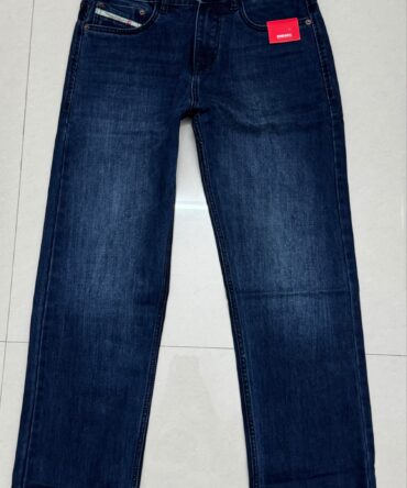 Diesel jeans
Size 32 straight fit
₹1299-/