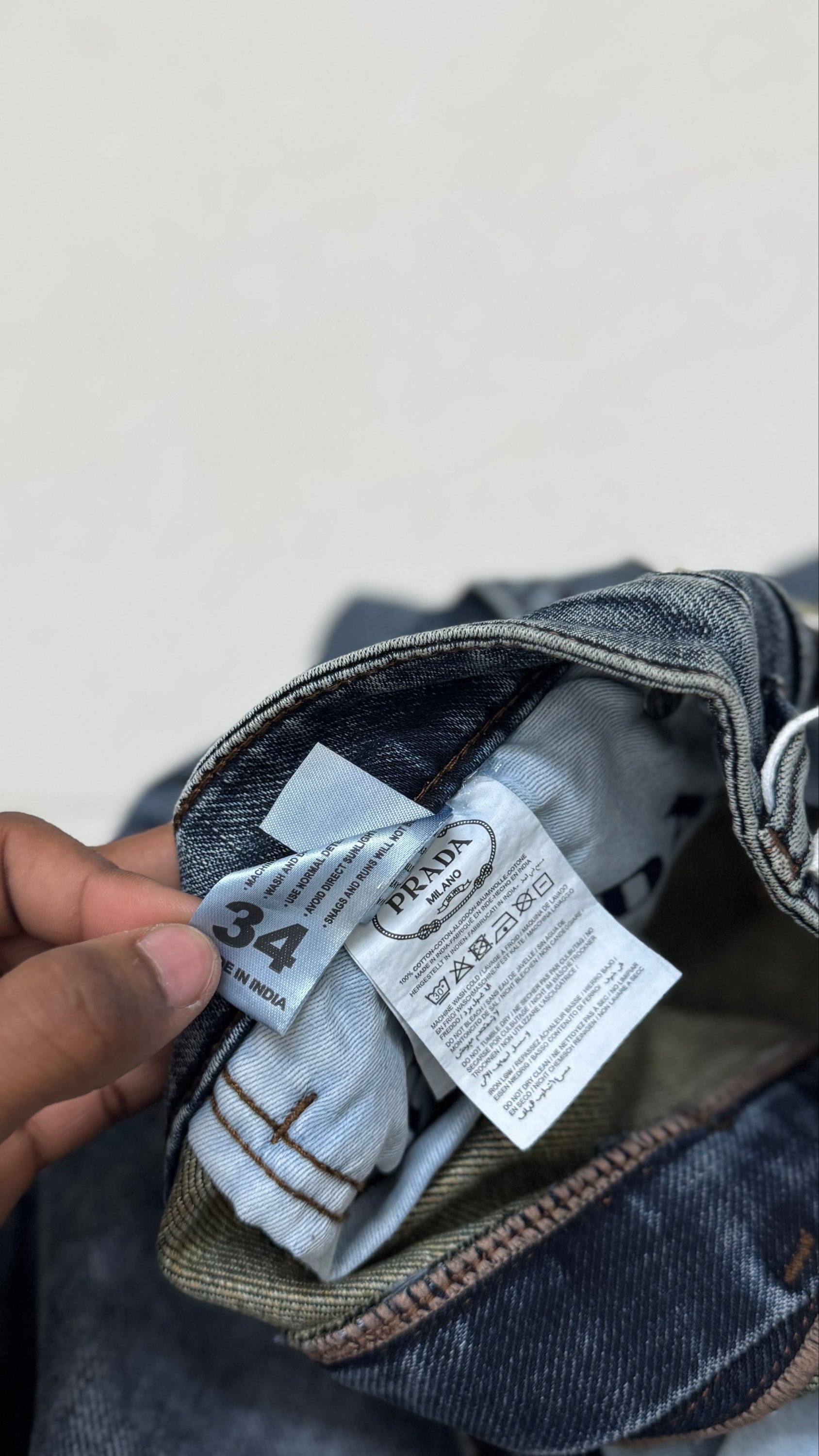 Prada jeans
Size 32
Straight fit - stretching fabric
₹1299-/ - Image 4