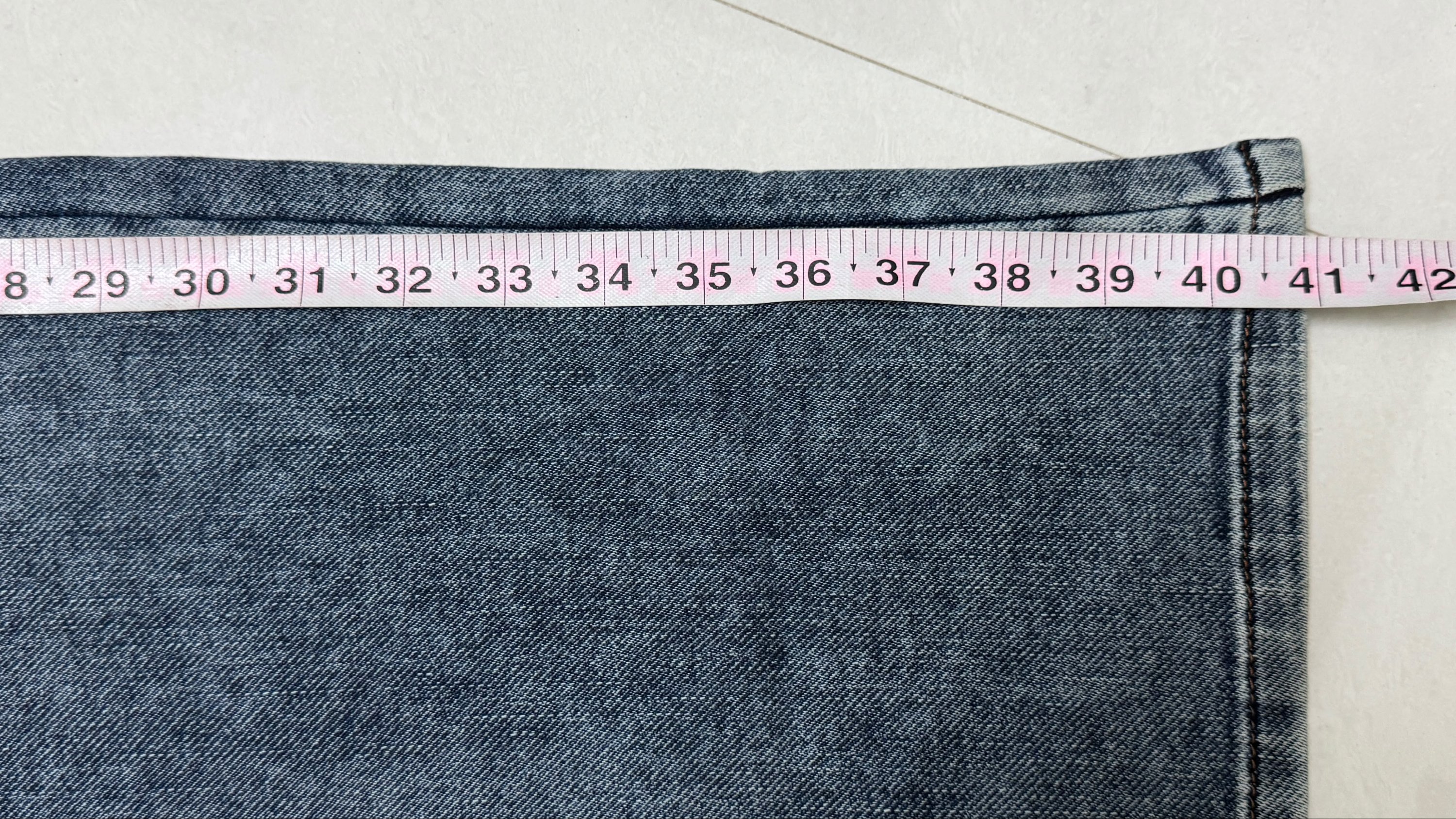 Prada jeans
Size 32
Straight fit - stretching fabric
₹1299-/ - Image 3