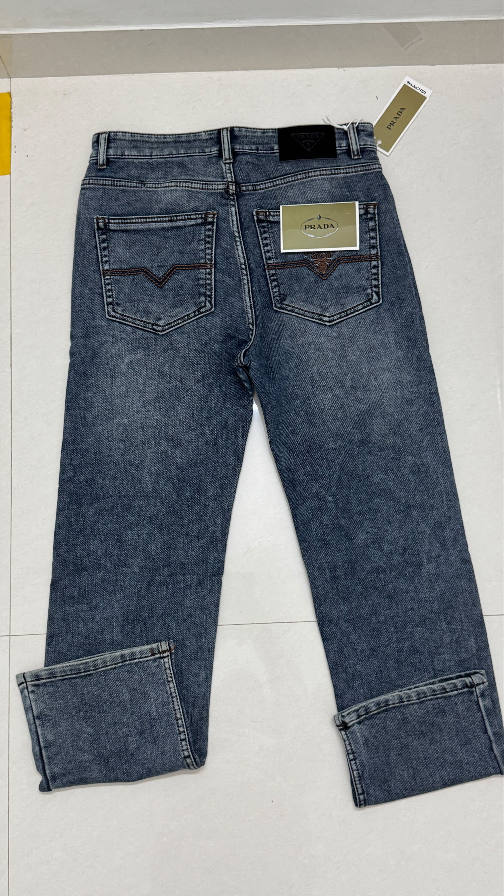 Prada jeans
Size 32
Straight fit - stretching fabric
₹1299-/ - Image 8