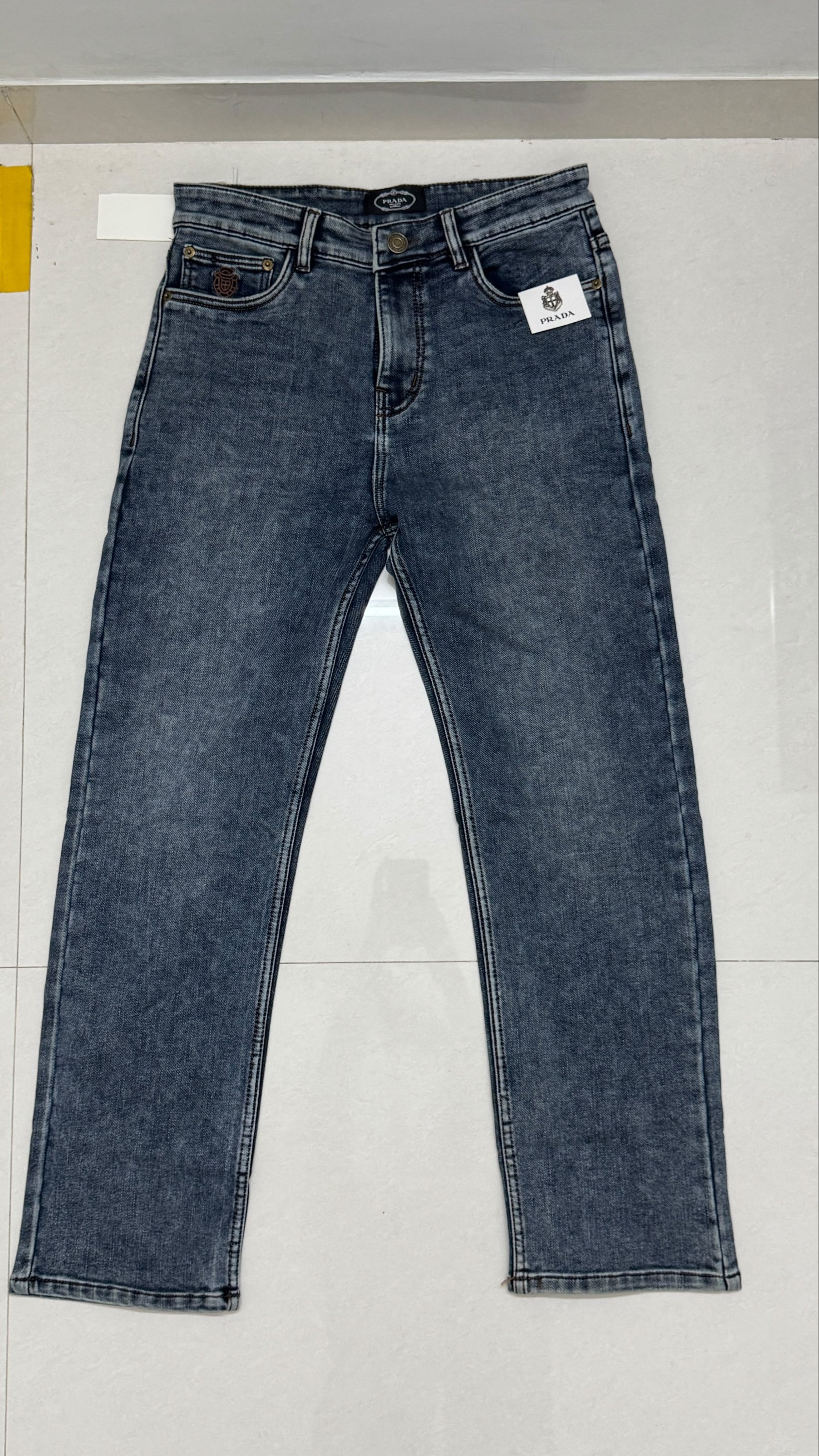 Prada jeans
Size 32
Straight fit - stretching fabric
₹1299-/