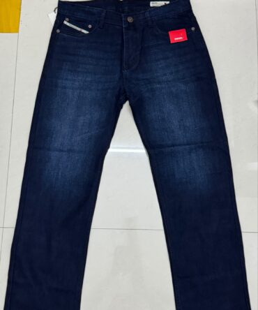 Diesel jeans
Superb stretching fabric/ straight fit
Size 36
₹1299-/