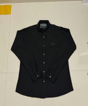 Versace shirt
Japanese fabric 
Size m(39-40)
₹899-/