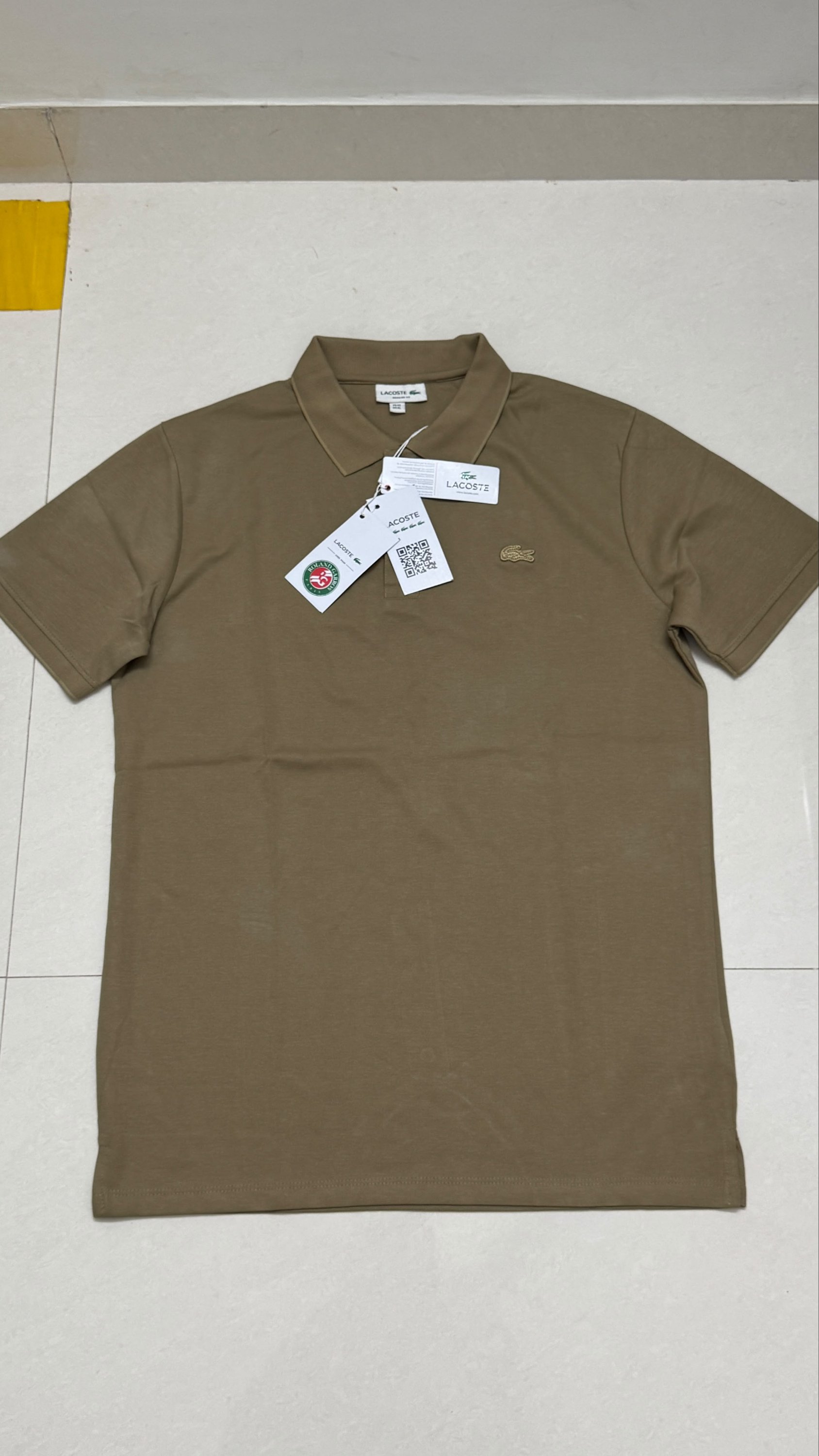 Lacoste t shirt
Size xl/42
₹899-/