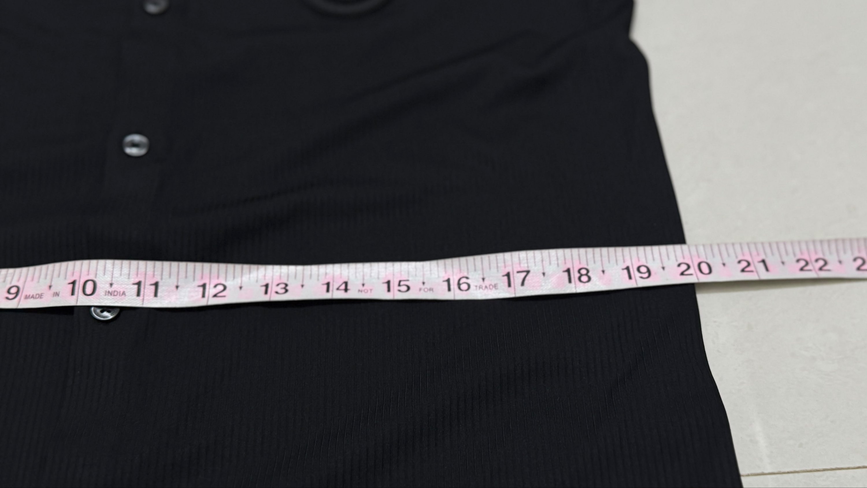 Versace shirt
Japanese fabric
Size m(39-40)
₹899-/ - Image 3
