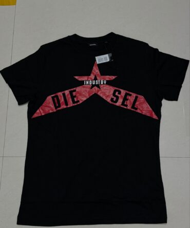 Diesel t shirt
Size m/40
₹749-/