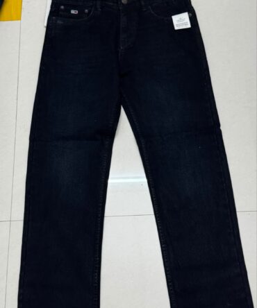 Tommy Hilfiger 
Size 32
Straight fit
₹1199-/
