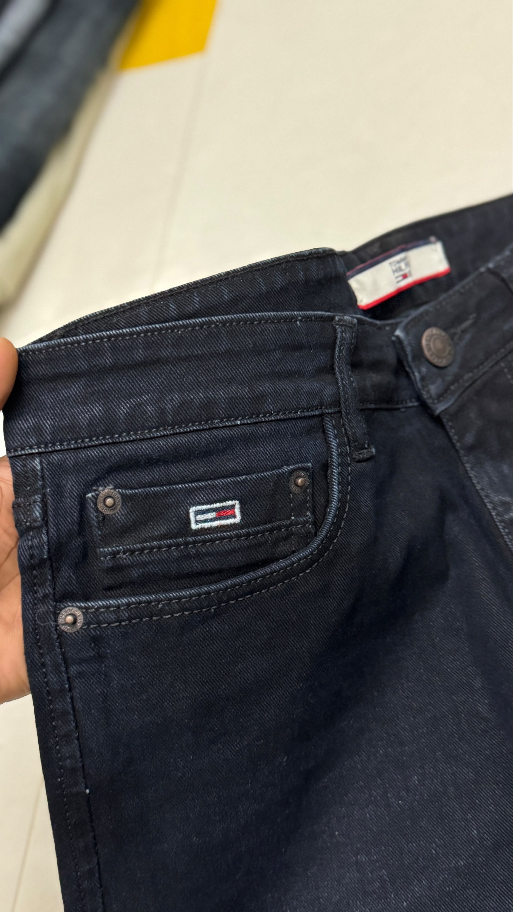 Tommy Hilfiger
Size 32
Straight fit
₹1199-/ - Image 4