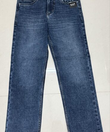 Emporio Armani jeans
Size 32
Straight fit
₹1299-/