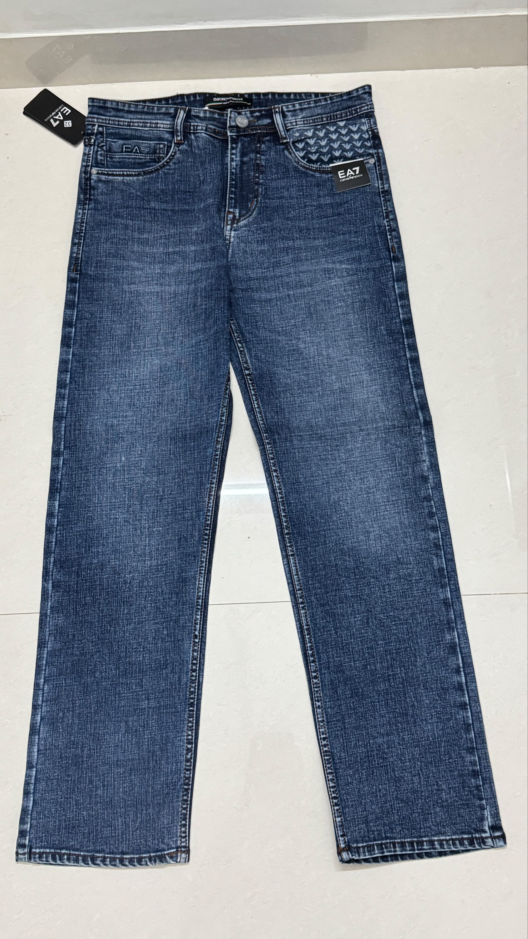 Emporio Armani jeans
Size 32
Straight fit
₹1299-/