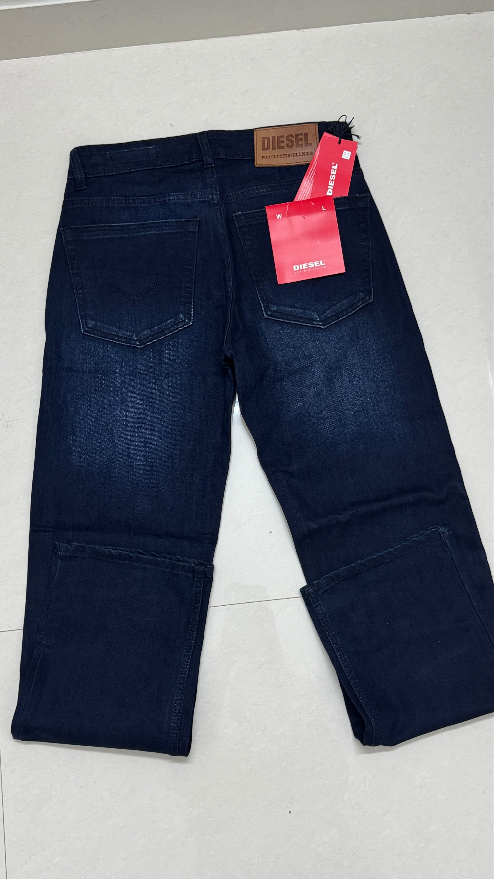 Diesel jeans
Straight fit
Size 32
₹1199-/ - Image 3