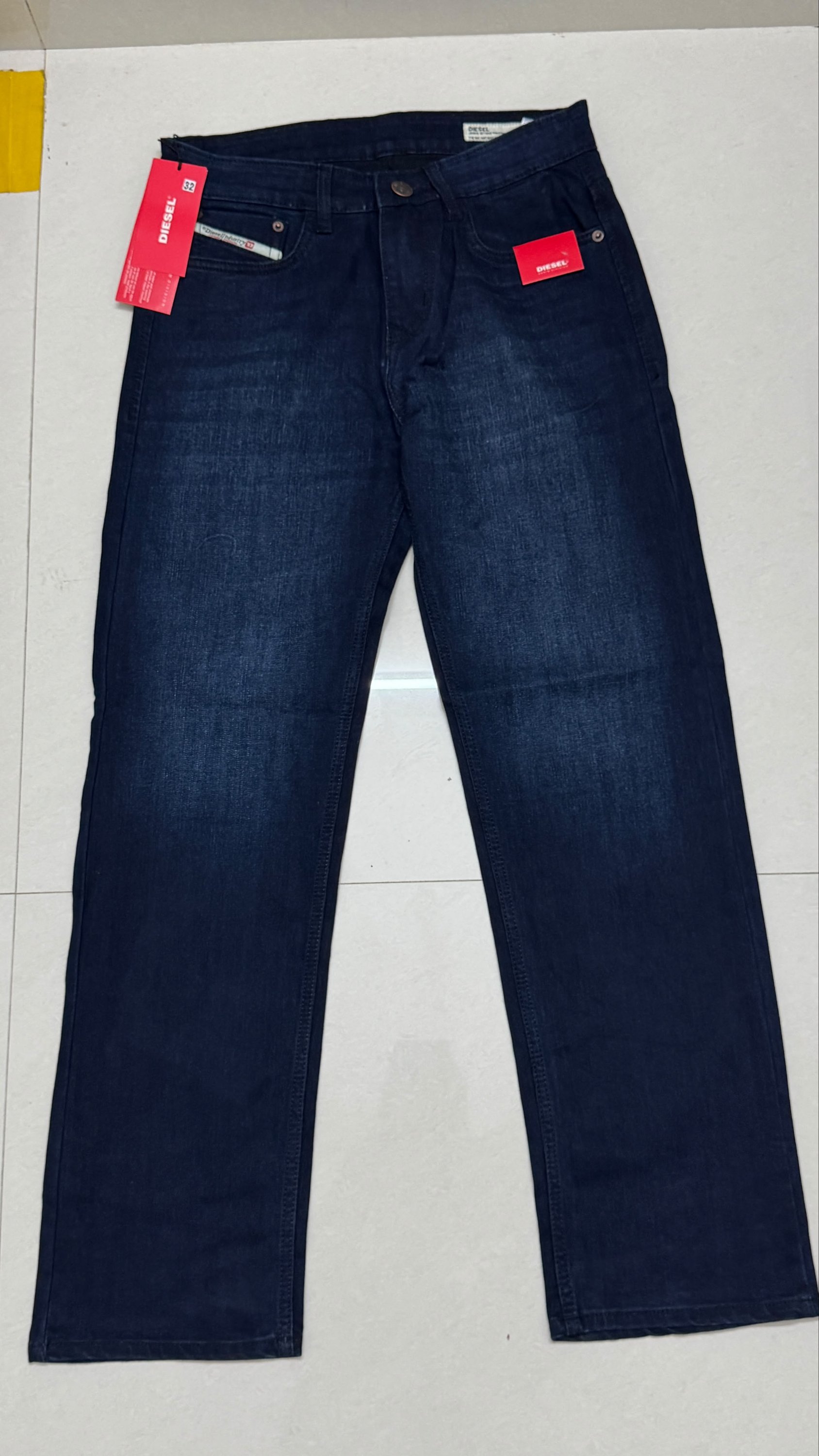Diesel jeans
Straight fit
Size 32
₹1199-/