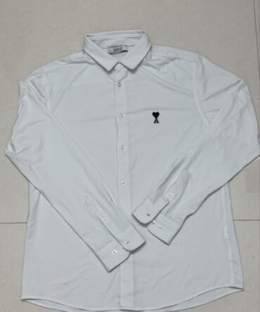 Ami Paris shirt
Size M (40-42)
Amazing Japanese fabric
₹999-/
