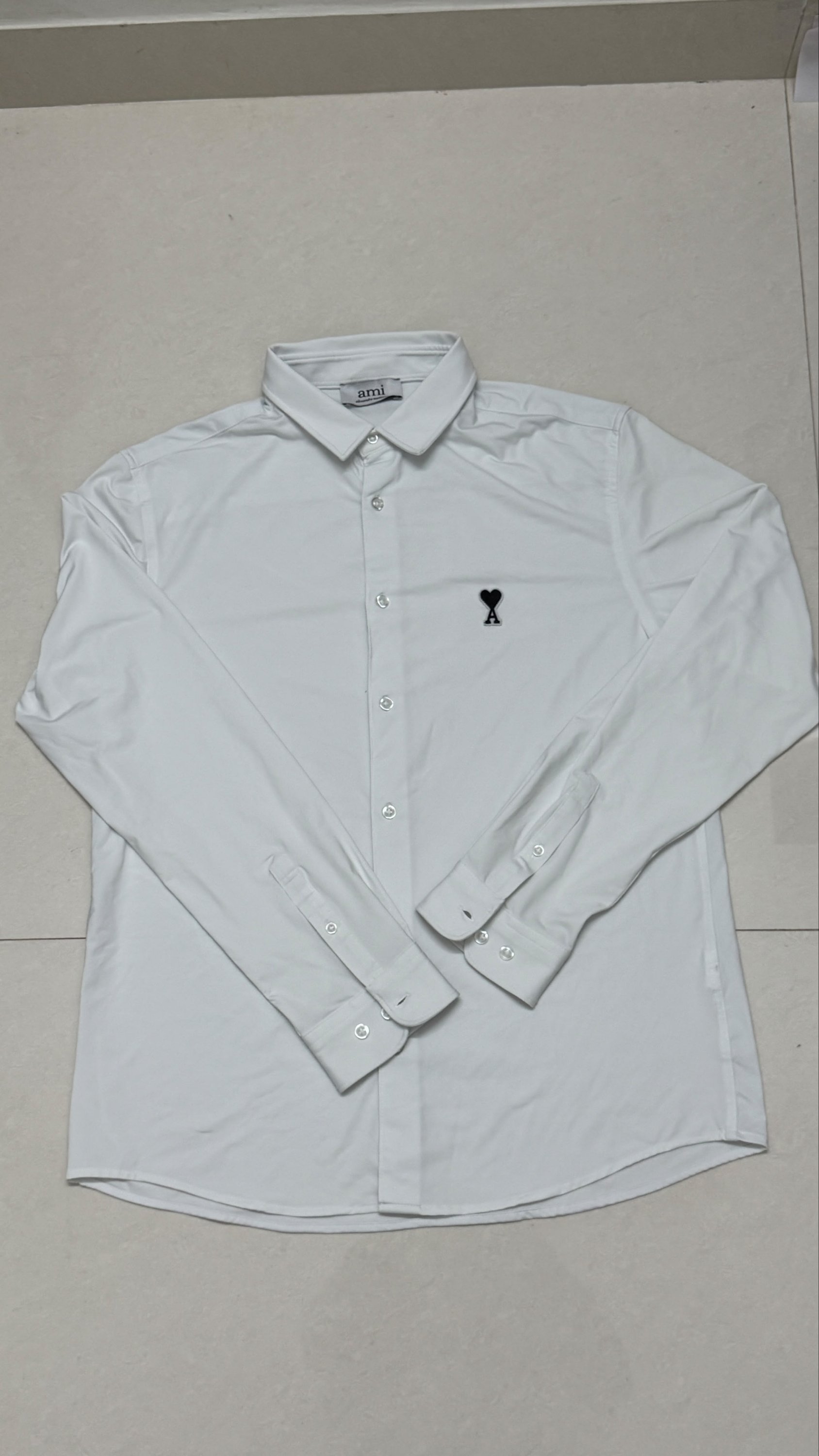 Ami Paris shirt
Size M (40-42)
Amazing Japanese fabric
₹999-/