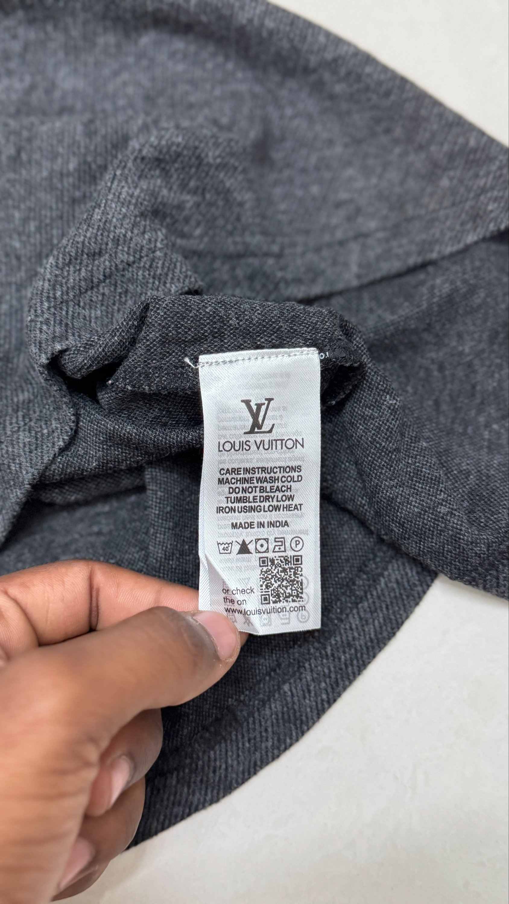 Louis Vuiton
Size xl /48
₹899-/ - Image 2