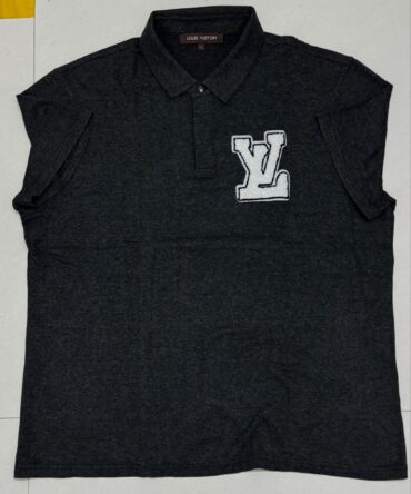 Louis Vuiton
Size xl /48
₹899-/