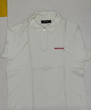 Prada T shirt
Half zipper
Size xl /44
₹859-/