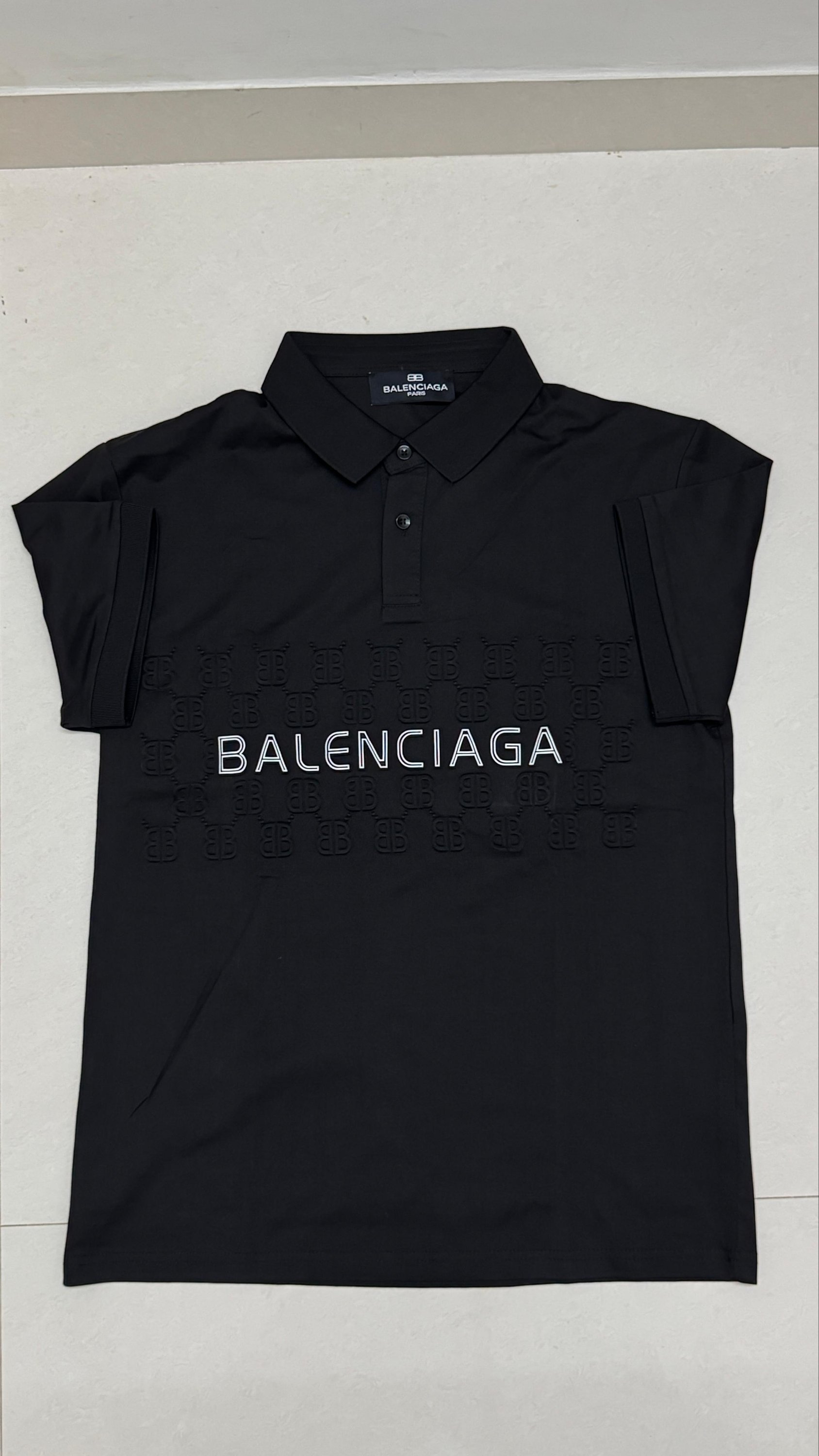 Balenciaga t shirt
Size m/40
₹799-/