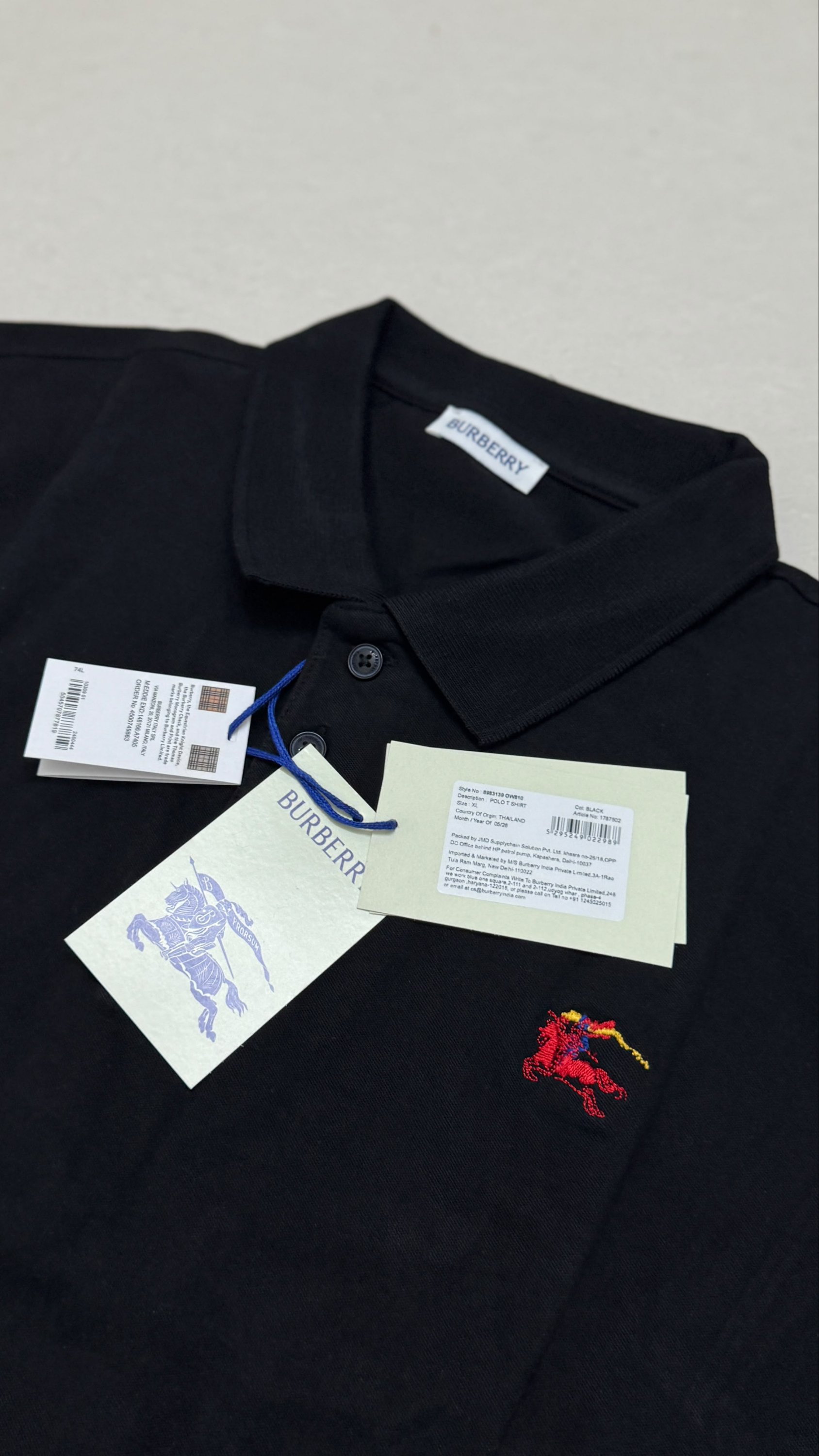Burberry t shirt
Size xl (42-44)
Made in Thailand
₹899-/ - Image 3