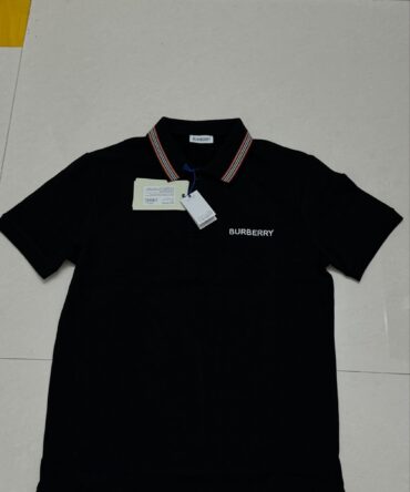 Burberry t shirt
Size M( chest 39-40)
Made in Thailand
₹899-/