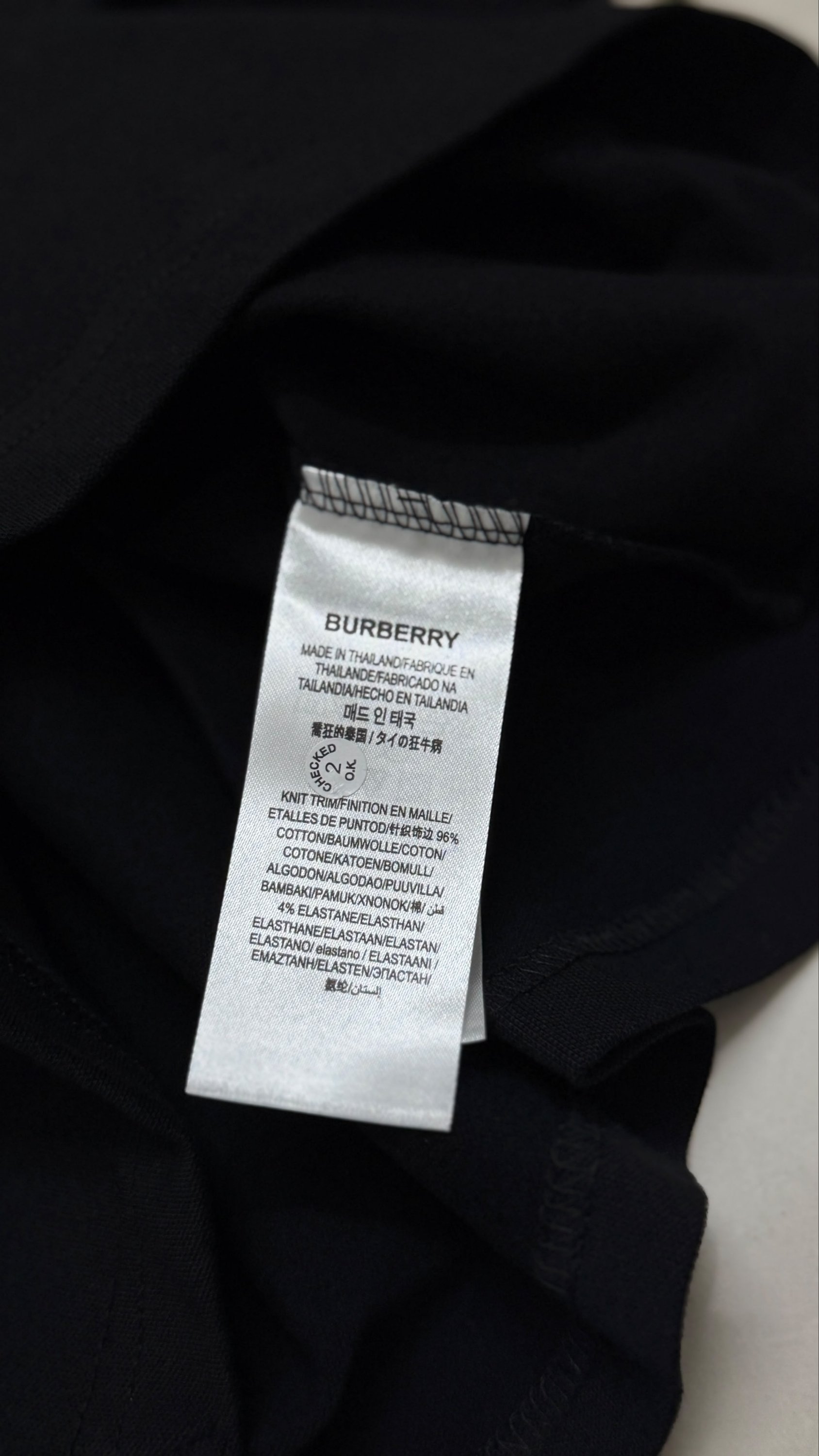 Burberry t shirt
Size M( chest 39-40)
Made in Thailand
₹899-/ - Image 2